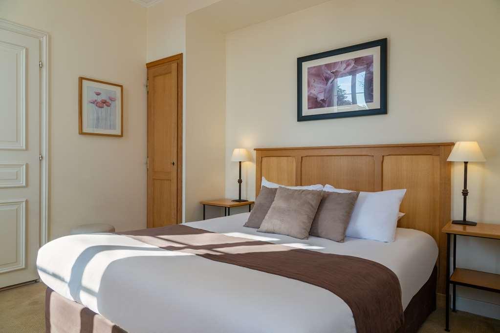 Hotel Saint-Laurent, The Originals Relais Монфор-л'Амори Номер фото