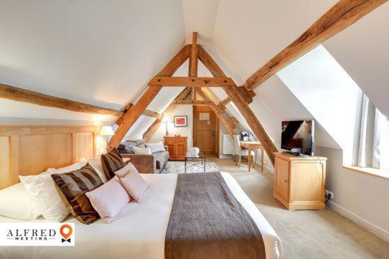 Hotel Saint-Laurent, The Originals Relais Монфор-л'Амори Экстерьер фото