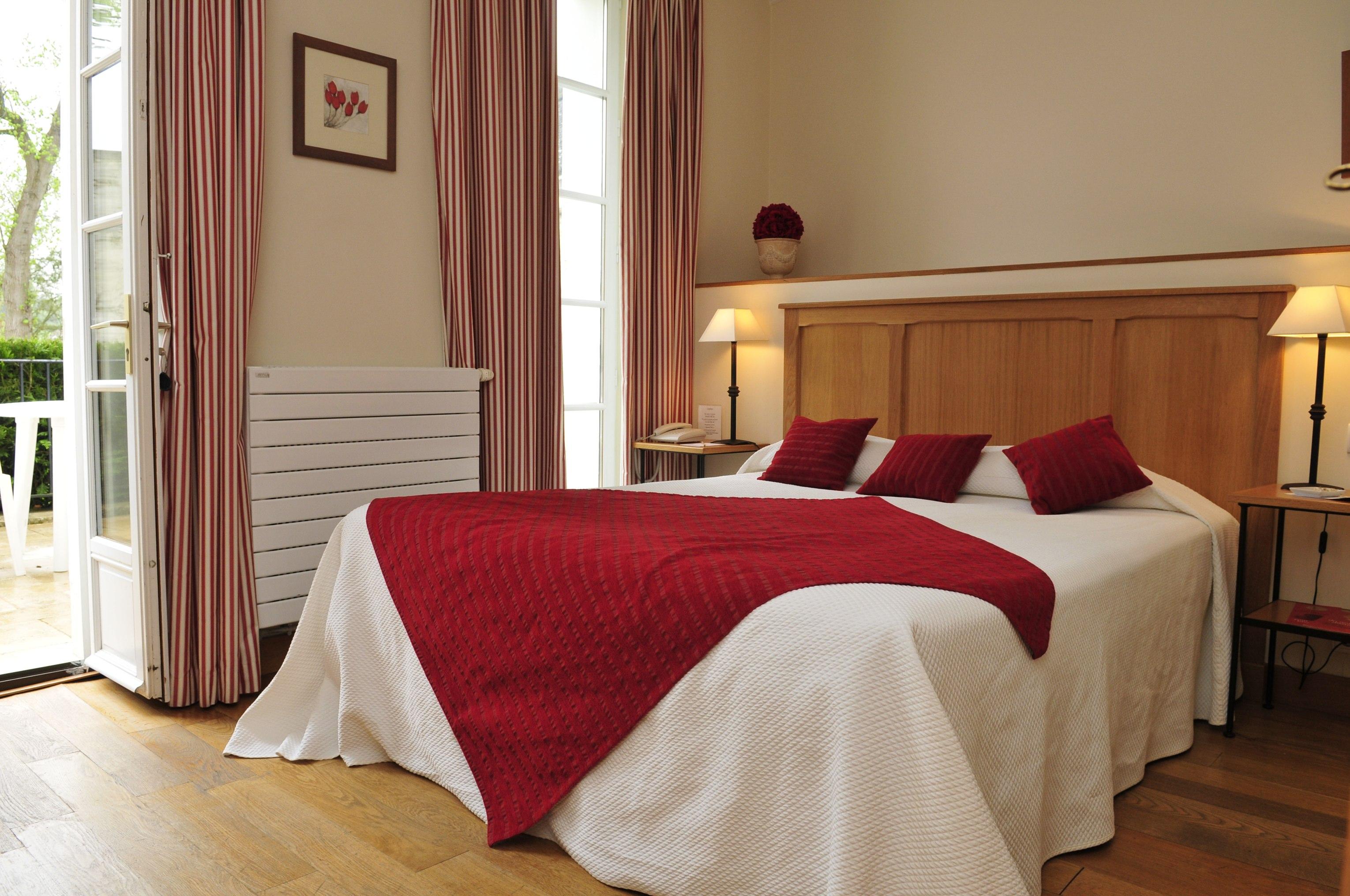 Hotel Saint-Laurent, The Originals Relais Монфор-л'Амори Экстерьер фото