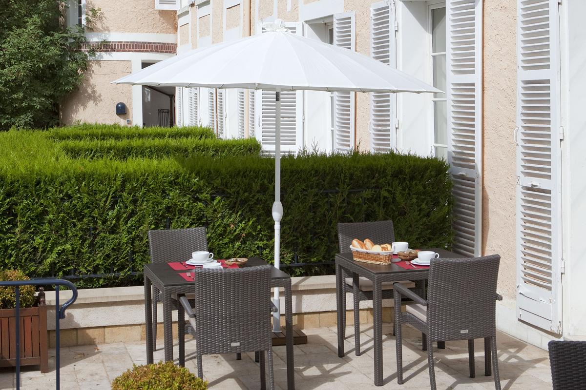 Hotel Saint-Laurent, The Originals Relais Монфор-л'Амори Экстерьер фото