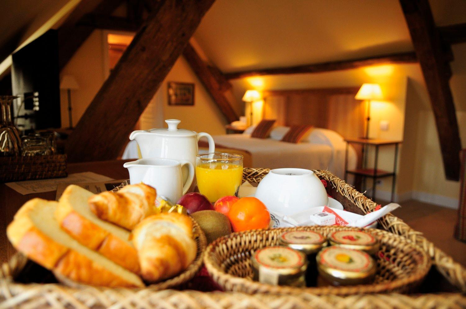 Hotel Saint-Laurent, The Originals Relais Монфор-л'Амори Экстерьер фото