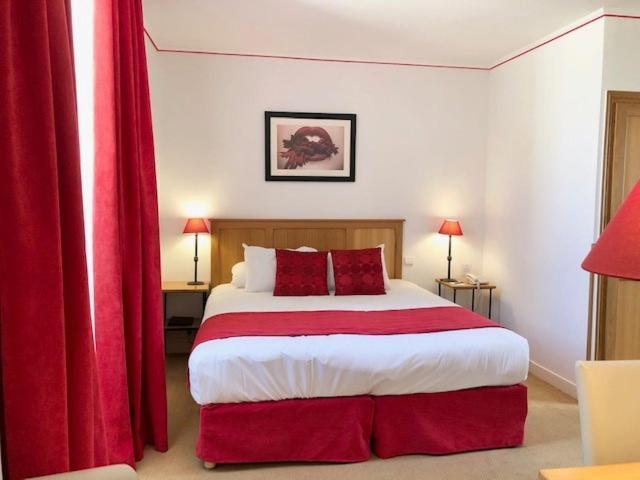 Hotel Saint-Laurent, The Originals Relais Монфор-л'Амори Экстерьер фото